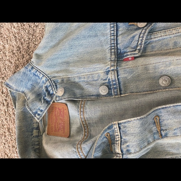 Levi’s Jacket - L - Picture 2 of 3